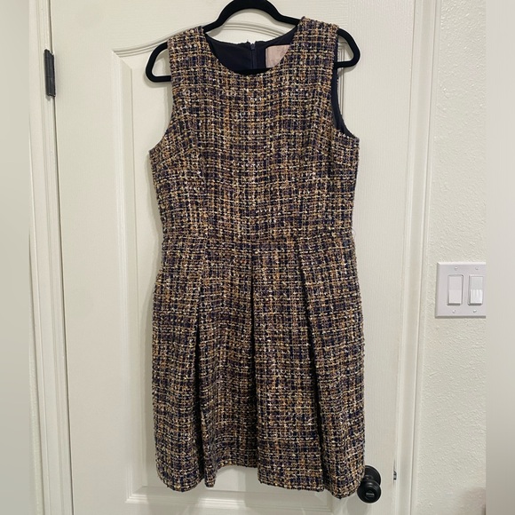 Gal Meets Glam Tinsley - Picture 1 of 2